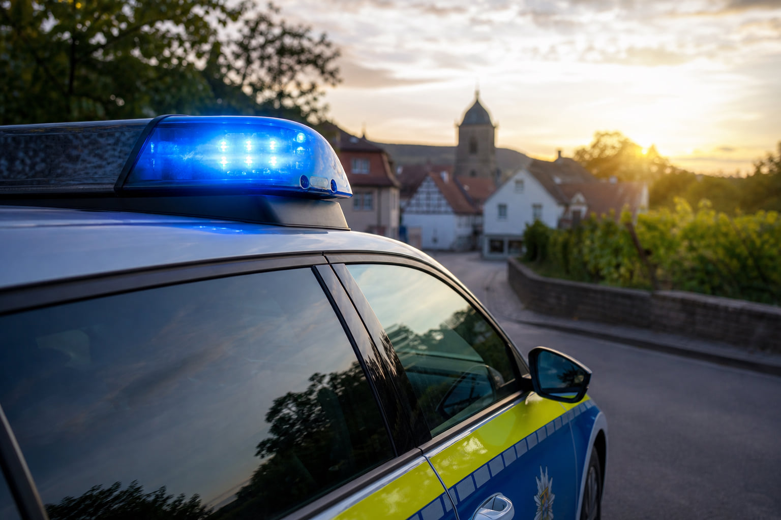 Unfallfluchten bei Hainfeld und Edesheim: Fahrer ermittelt